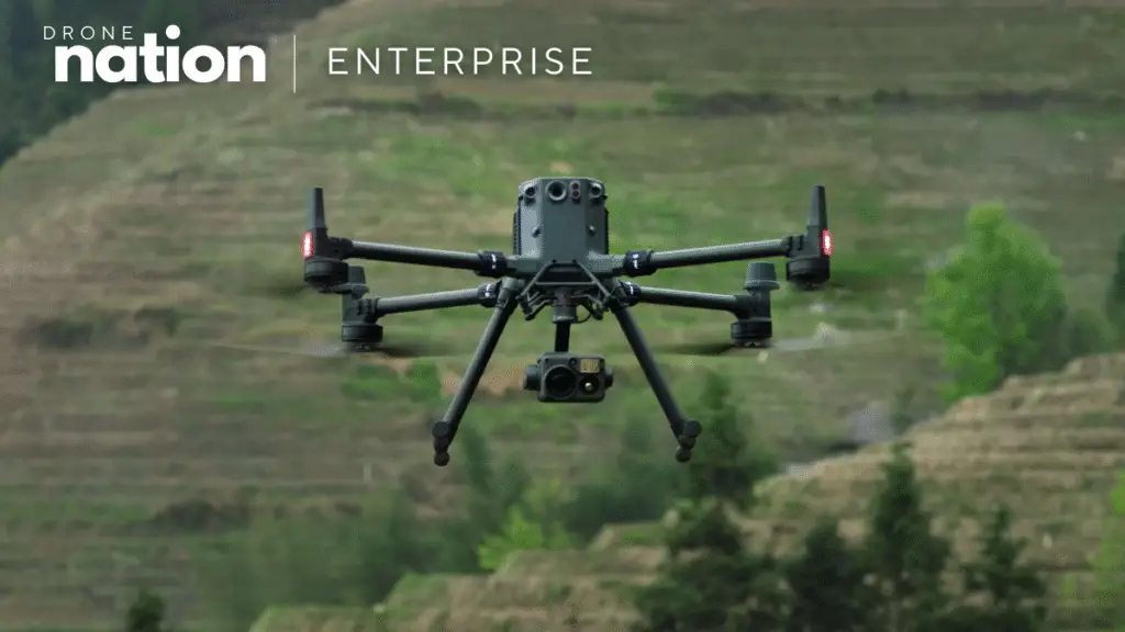 Drone DJI Matrice 350 RTK em operação de inspeção industrial