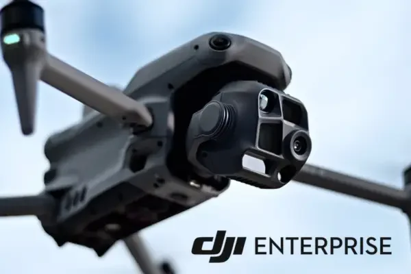 Drone DJI Enterprise (Matrice) em operação — inspeção e segurança